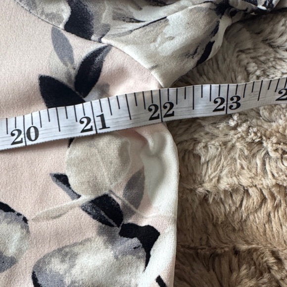 Calvin Klein Floral Knit Top w/ Metal Neckline Detail – XL (NWT) - Picture 4 of 8